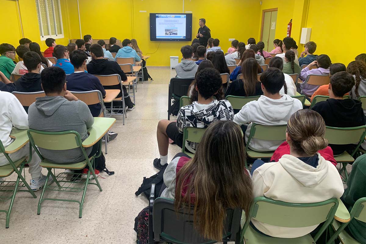 charla policia nacional